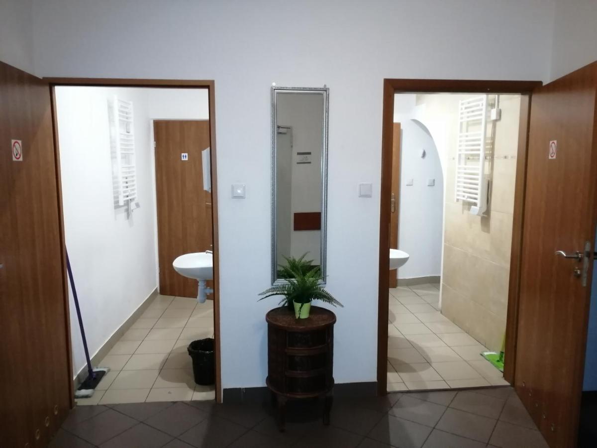 Hostel Gliwice Centrum Parking エクステリア 写真