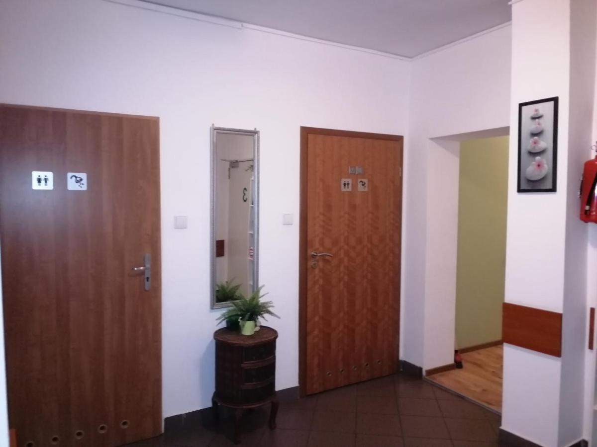 Hostel Gliwice Centrum Parking エクステリア 写真