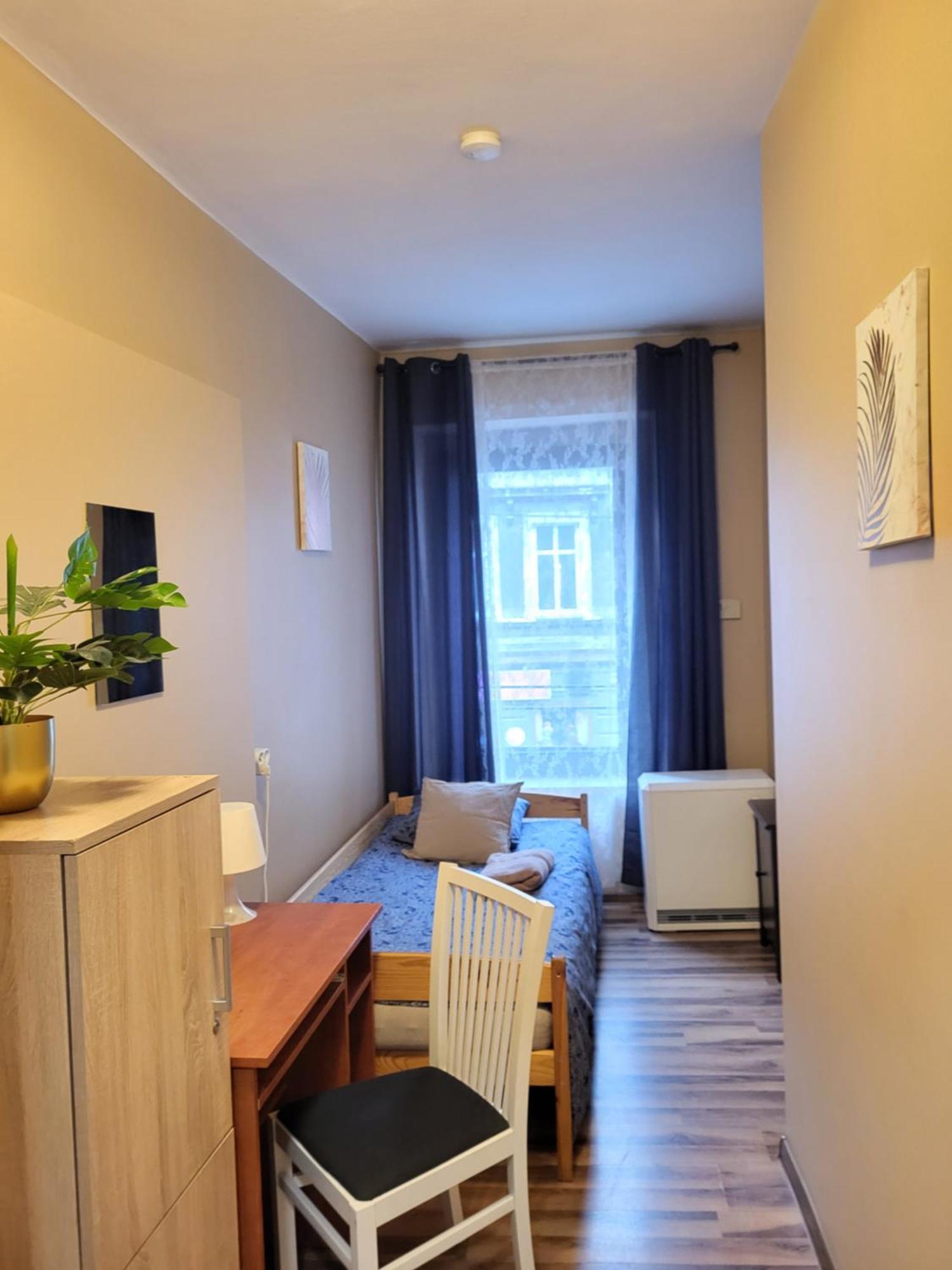 Hostel Gliwice Centrum Parking 部屋 写真