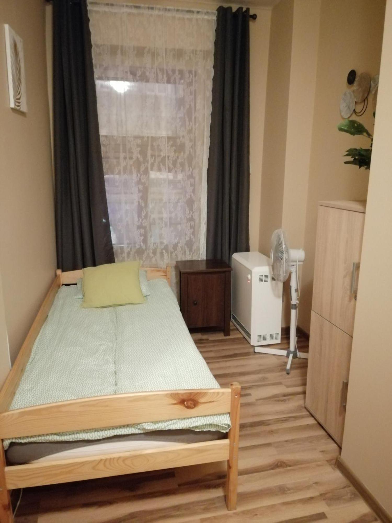 Hostel Gliwice Centrum Parking 部屋 写真