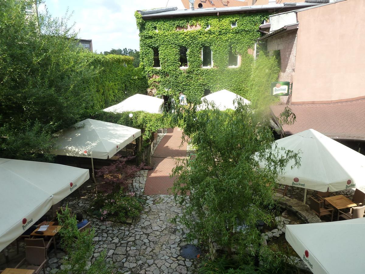 Hostel Gliwice Centrum Parking エクステリア 写真