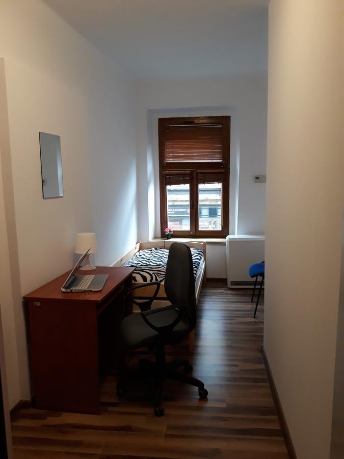 Hostel Gliwice Centrum Parking エクステリア 写真