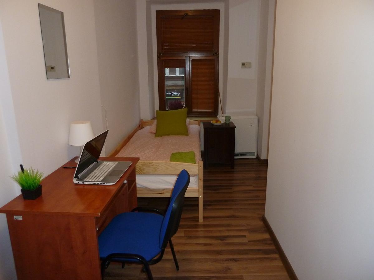 Hostel Gliwice Centrum Parking エクステリア 写真