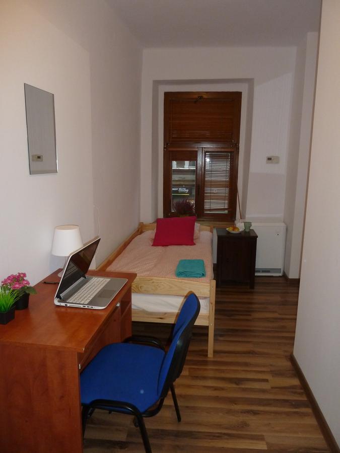 Hostel Gliwice Centrum Parking エクステリア 写真